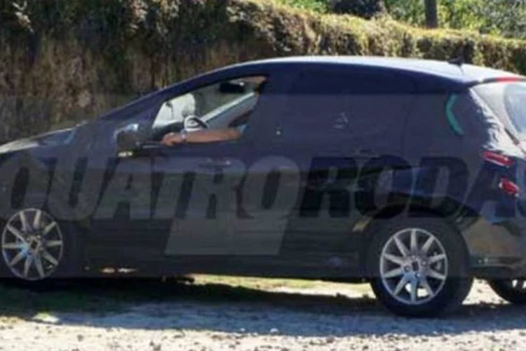 Novo modelo da Peugeot foi flagrado em Campos do Jordão (Leandro Martins/Quatro Rodas)