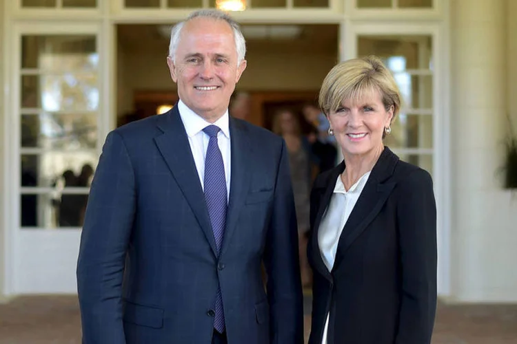 
	Primeiro-ministro australiano, Malcom Turnbull, e a vice do partido liberal, Julie Bishop: &quot;Precisamos de apoio, e n&atilde;o de mais slogans&quot;, explicou Turnbull
 (Reuters / Lukas Coch)