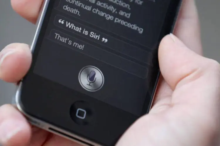 Siri, assistente do iPhone: "Agora mesmo começamos a ver a gente falando ao telefone, ditando mensagens. Em breve, ao invés de escrever, falaremos" (Oli Scarff/Getty Images)