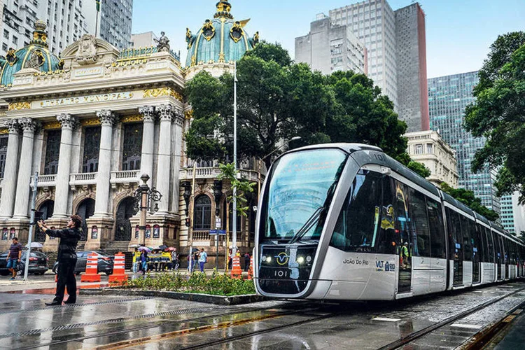 Os novos VLTs, no Rio: a obra dos bondes modernos custou 1,1 bilhão de reais (Fernando Frazão/Agência Brasil)