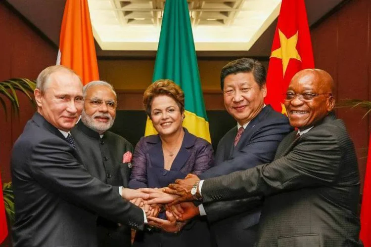 
	Banco dos Brics: A nova institui&ccedil;&atilde;o dever&aacute; iniciar suas opera&ccedil;&otilde;es em janeiro de 2016 e estar&aacute; autorizado a financiar projetos dos setores p&uacute;blico e privado
 (Marcelo Camargo/Agência Brasil)