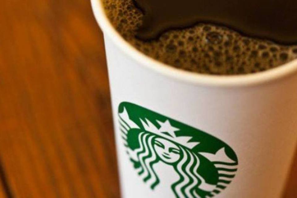 Starbucks corta nome e a palavra "coffee" de seu logotipo