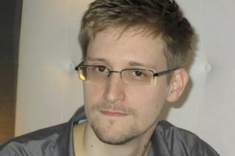 
	Snowden culpou o governo Obama por adotar &quot;a estrat&eacute;gia de usar a cidadania como uma arma&quot; em seus esfor&ccedil;os para bloquear sua busca de asilo e disse que ele foi &quot;inflex&iacute;vel em suas convic&ccedil;&otilde;es&quot;
 (REUTERS / Ewen MacAskill / The Guardian)