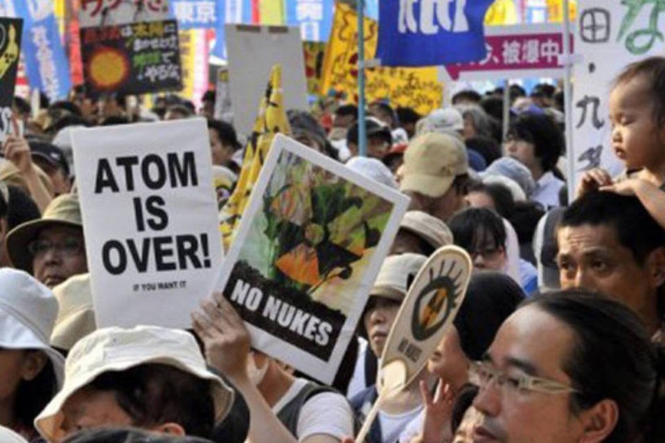 Milhares protestam contra energia nuclear no Japão