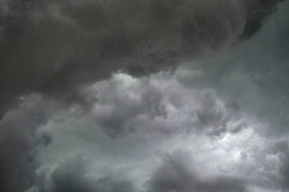 
	Nuvens: chuva forte voltou a causar estragos em Santos nesta segunda-feira
 (AFP / Don Emmert)