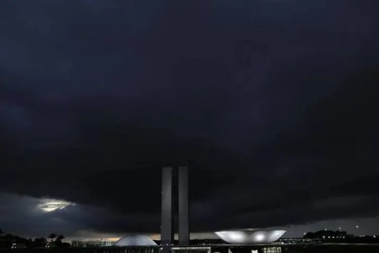 
	Nuvens escuras sobre o Congresso Nacional: velocidade da queda da economia brasileira tem impressionado
 (Reuters)