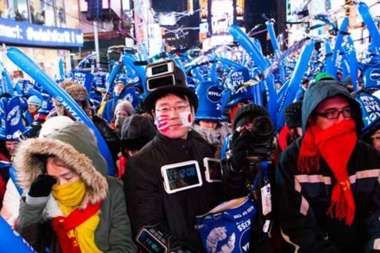 
	Em Nova York, milhares de pessoas resistiram &agrave;s temperaturas congelantes em meio &agrave; seguran&ccedil;a refor&ccedil;ada na Times Square&nbsp;
 (Getty Images/Getty Images)