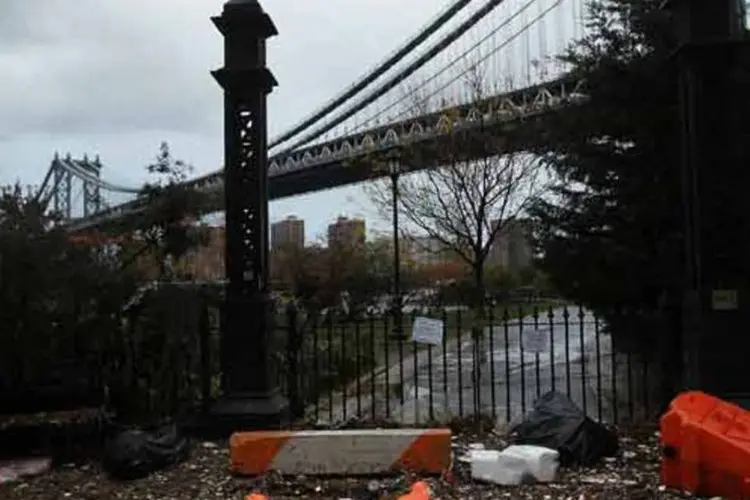 
	&Aacute;rea arrasada por Sandy em NY:&nbsp;&nbsp;os remanescentes de&nbsp;Sandy, somados a uma frente fria, provocaram fortes ventos e uma tempestade de neve
 (Getty Images)