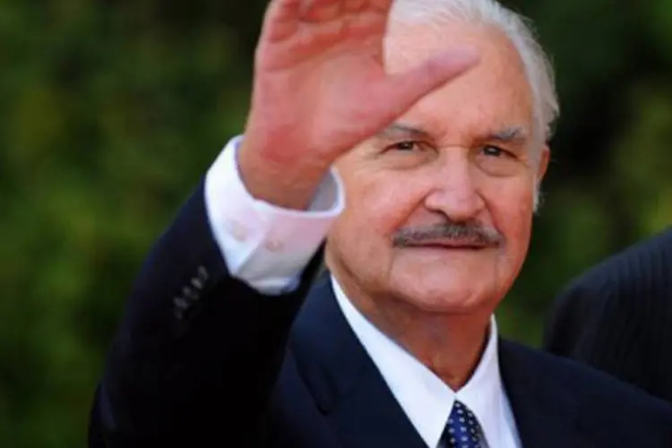"Lamento profundamente o falecimento do nosso querido e admirado Carlos Fuentes, escritor e mexicano universal. Descanse em paz", escreveu o presidente Calderón (©AFP/Arquivo / Pierre-Philippe Marcou)
