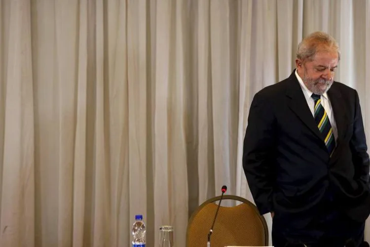 
	Lula: para juiz de S&atilde;o Paulo, caso do tr&iacute;plex aponta conex&atilde;o com fatos apurados na Lava Jato e deve continuar com S&eacute;rgio Moro
 (Paulo Whitaker/Reuters)