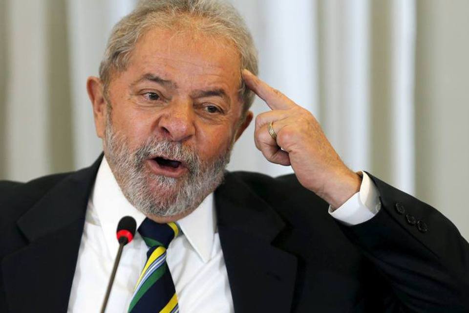 É como se Dilma estivesse viajando, diz Lula a sindicalistas