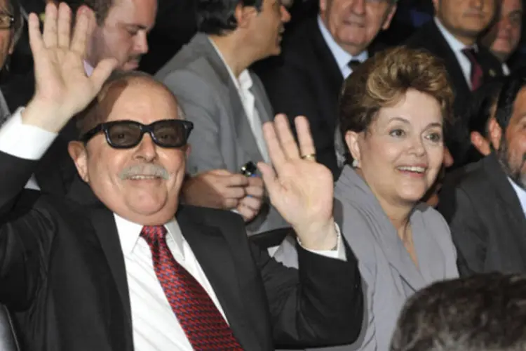 O ex-presidente Lula, a presidente Dilma Rousseff e o governador do DF, Agnelo Queiroz, durante lançamento do filme "Pela Primeira Vez" (Antonio Cruz/Abr)