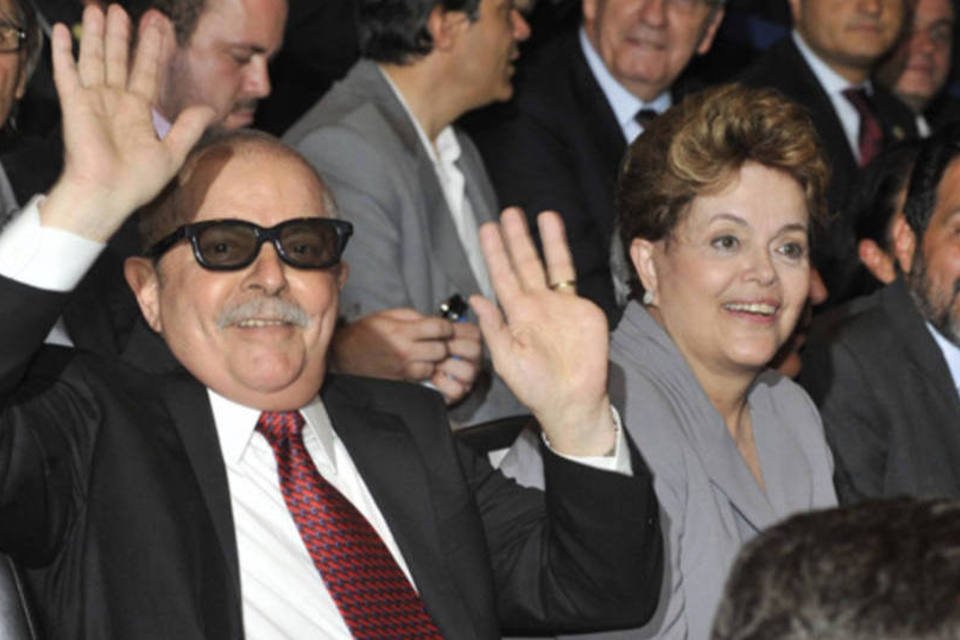 "Essa CPI vai ser surpreendente", afirma Lula a Dilma