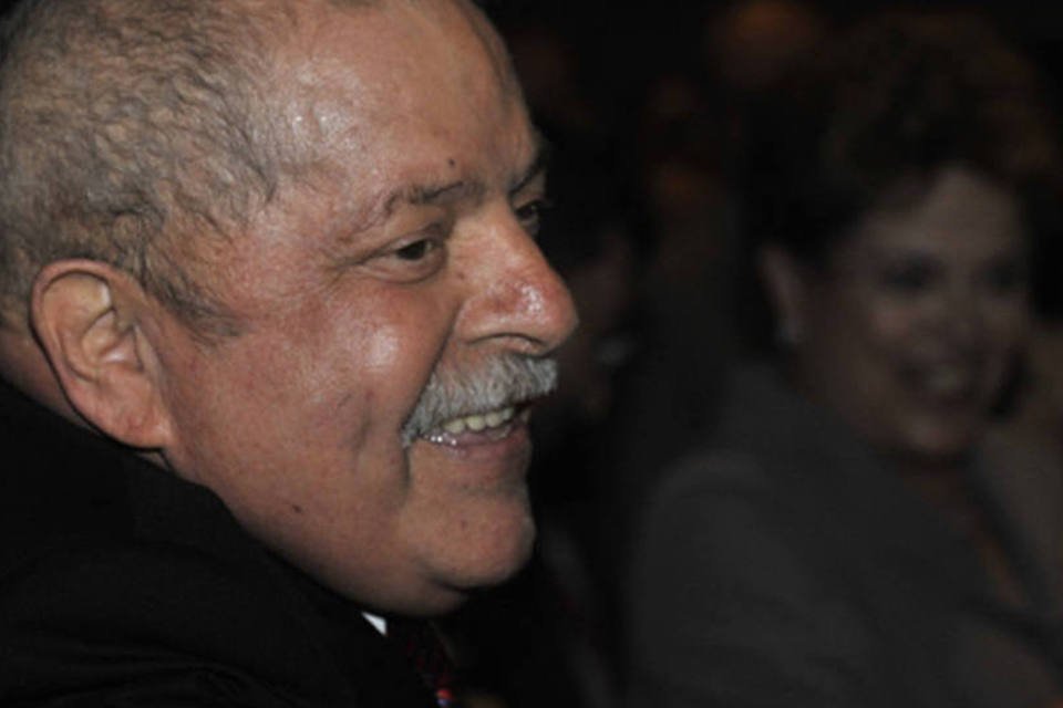 Lula é internado em SP para reavaliação da laringe