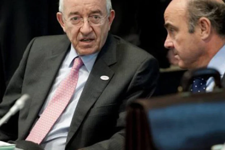 O governador do Banco da Espanha (E) e o ministro da Economia, Luis de Guindos (Keld Navntoft/Scanpix/AFP)