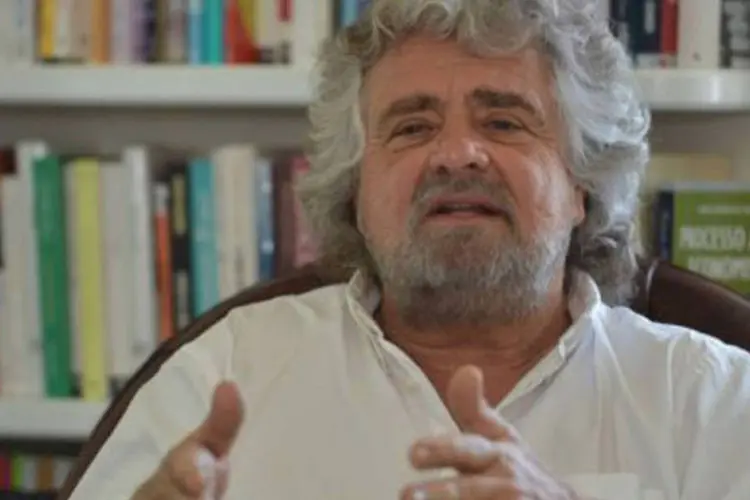 
	O humorista Beppe Grillo: ele soube monopolizar quase toda a aten&ccedil;&atilde;o ap&oacute;s as elei&ccedil;&otilde;es por ser considerado chave para a governabilidade no Senado
 (©AFP / Giuseppe Cacace)