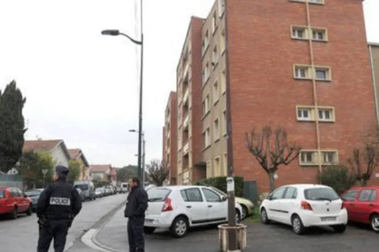 O jovem está cercado desde a madrugada pelas forças da ordem em seu apartamento de Toulouse (Eric Cabanis/AFP)