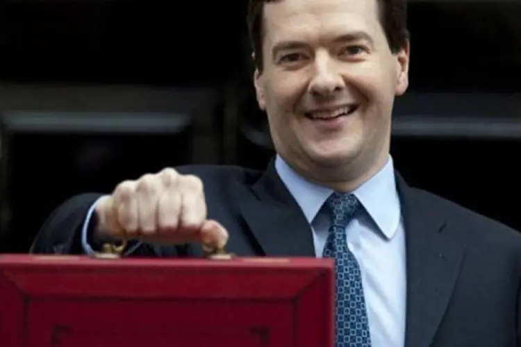 Osborne justificou sua decisão dizendo que "somadas todas as medidas anunciadas", os ricos pagarão mais (©AFP / Ben Stansall)