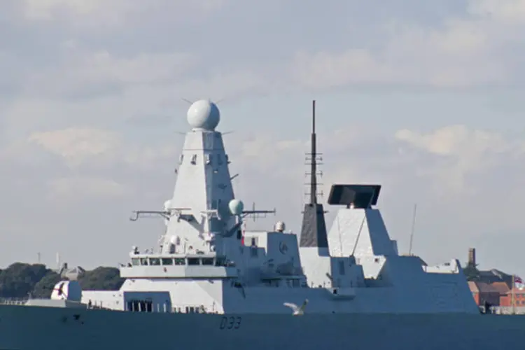 
	O navio de guerra brit&acirc;nico HMS Dauntless: esta &eacute; a primeira opera&ccedil;&atilde;o naval do &quot;HMS Dauntless&quot; desde que entrou em atividade pela Marinha em 2010 e substituiu o &quot;HMS Montrose&quot;
 (Brian Burnell/ Wikimedia Commons)