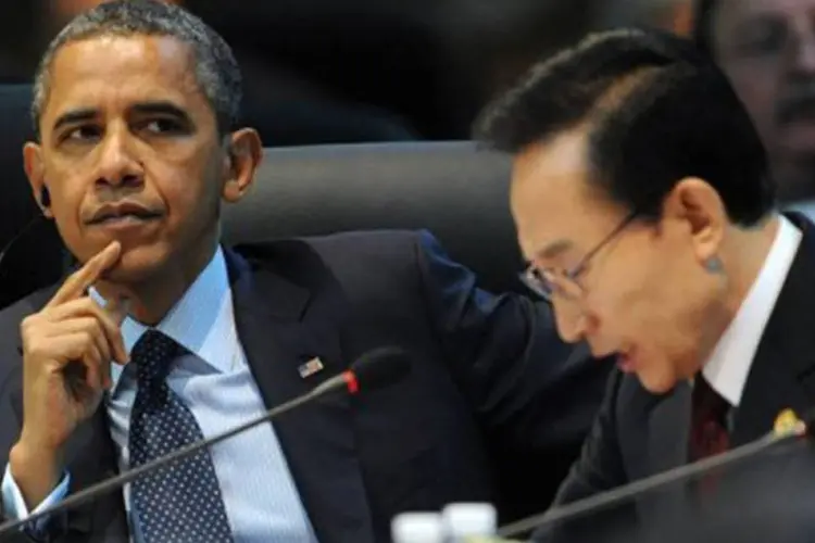 O presidente americano, Barack Obama, escuta o primeiro-ministro sul-coreano, Kim Hwang-sik:  atualmente há no mundo cerca de 200 reatores de pesquisa (Saul Loeb/AFP)