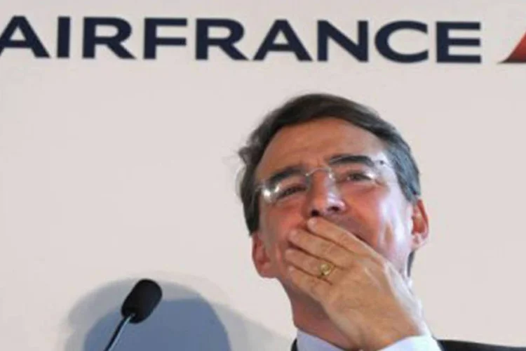 
	O presidente da companhia francesa, Alexandre de Juniac: &quot;2016 j&aacute; come&ccedil;ou e apenas a segunda parte do plano, em 2017, continua sendo negoci&aacute;vel&quot;.
 (Eric Piermont/AFP)