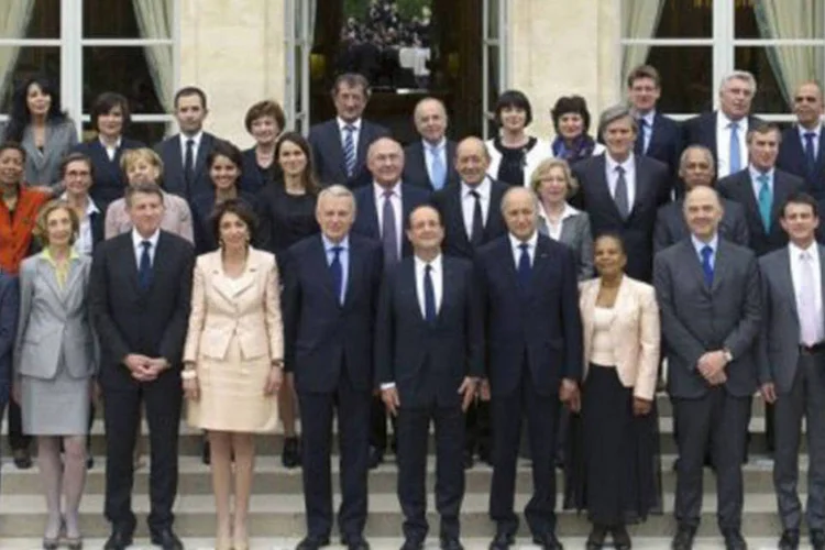 A primeira reunião do governo, realizada no Palácio do Eliseu, em Paris, foi "solene e emocionante", segundo ministros que participaram do encontro (Lionel Bonaventure/AFP)