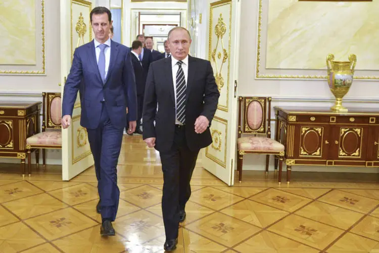 
	Al Assad com Putin: Kodmani avaliou que as conversas s&oacute; v&atilde;o avan&ccedil;ar se a R&uacute;ssia pressionar o regime para dialogar tamb&eacute;m de forma construtiva
 (Reuters / Alexei Druzhinin)