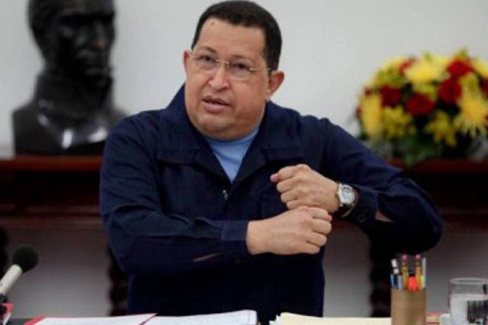 Chávez volta à Venezuela após sessão de radioterapia