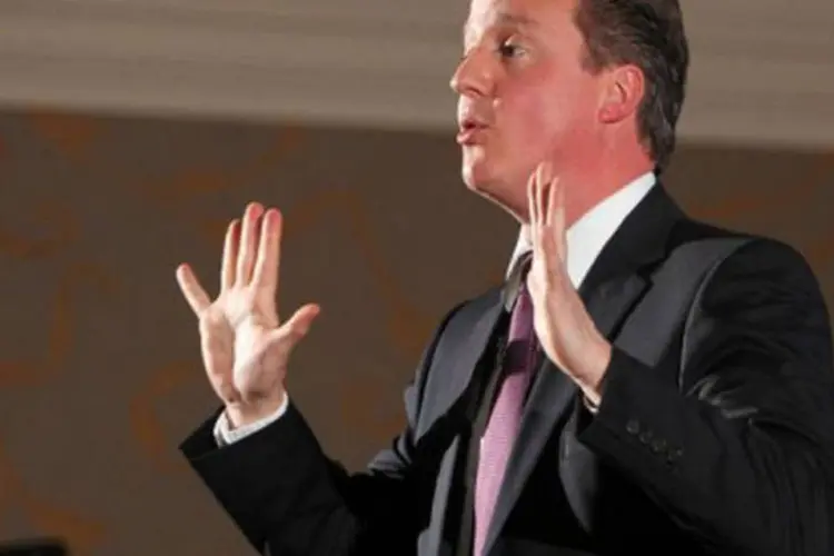 O tesoureiro do Partido Conservador, Peter Cruddas, é suspeito de ter vendido acessos privilegiados ao O primeiro-ministro britânico David Cameron (foto) (Mark Richards/AFP)