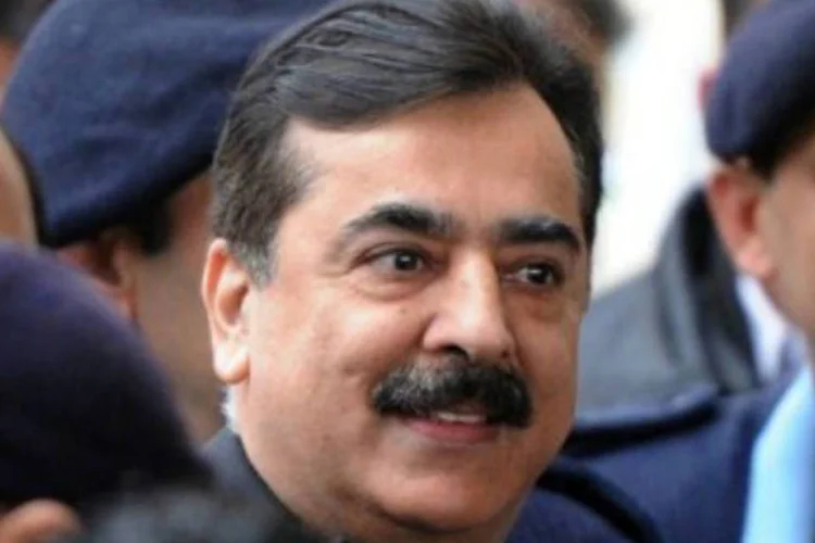 Segundo o veredito, Gilani ficou inabilitado no momento que foi condenado por desacato em 26 de abril (Aaamir Qureshi/AFP)