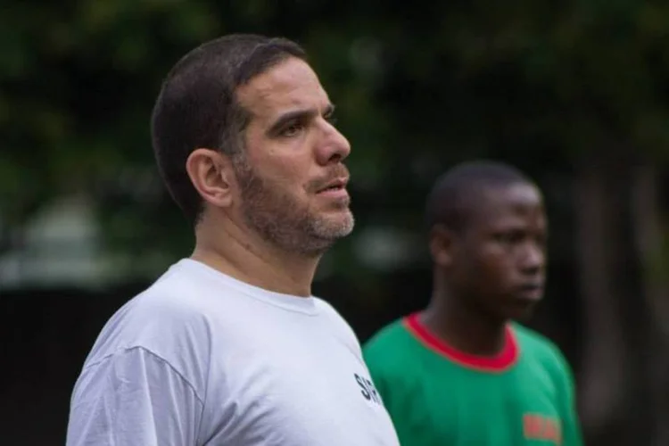 O sírio Talal al-Tinawi: "Durante três meses minha família não sabia se eu estava morto ou vivo" (Reprodução/Facebook Talal al-Tinawi/Atados)