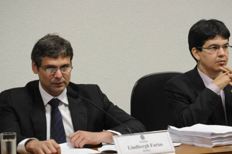 Randolfe Rodrigues (D): "Decoro parlamentar, conduta moral não é um alerta. É um comportamento exigido a quem se dispõe à função republicana" (Fabio Rodrigues Pozzebom/ABr)