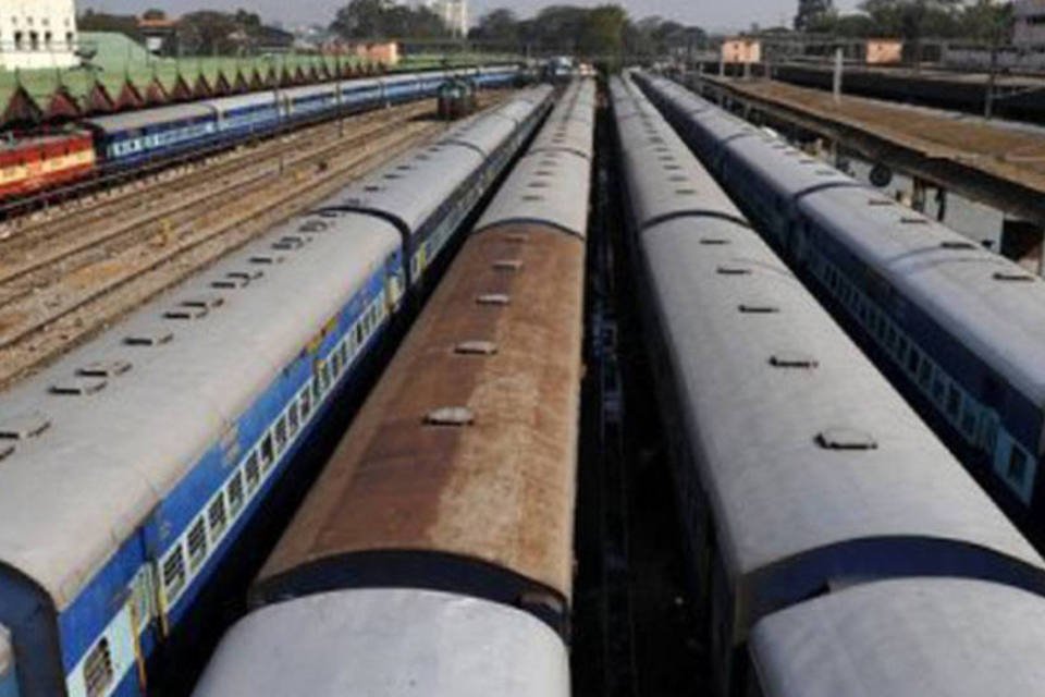 Choque entre trens deixa 25 mortos no sudeste da Índia