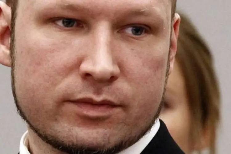 
	Anders Behring Breivik: o terrorista de extrema direita cumpre pena de 21 anos de pris&atilde;o e se tivesse sido admitido pela universidade teria que fazer o curso a dist&acirc;ncia, de dentro da penitenci&aacute;ria
 (Lise Aserud/AFP)