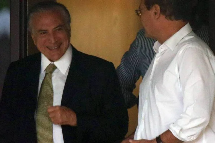 
	Michel Temer e Renan Calheiros: senador n&atilde;o est&aacute; presidindo a sess&atilde;o de vota&ccedil;&atilde;o sobre julgamento de Dilma
 (Adriano Machado/Reuters)