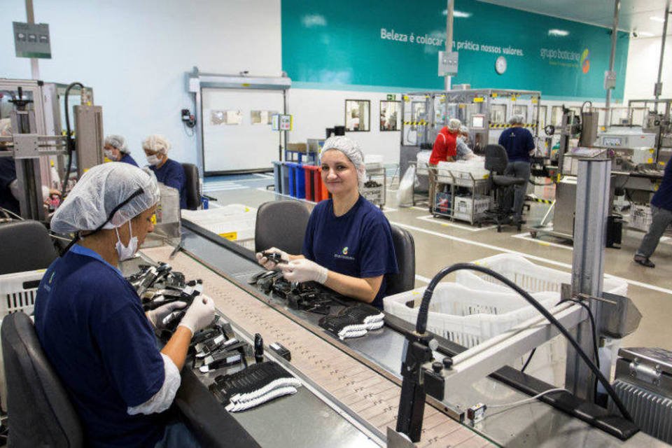 Confiança da indústria recua 2,9% em setembro ante agosto