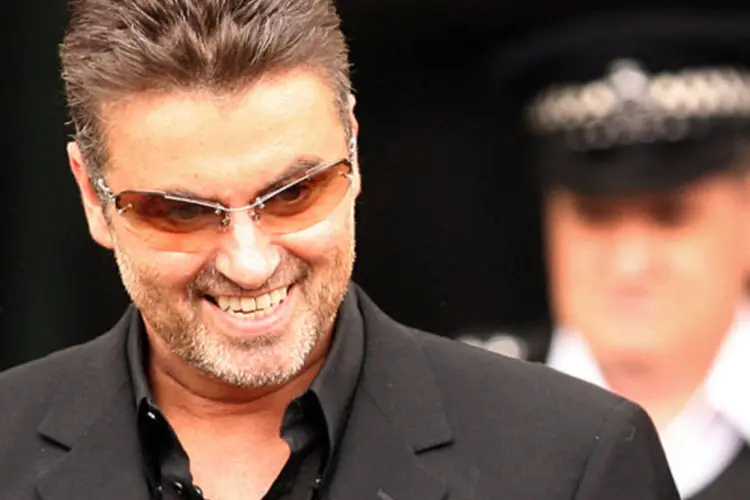 
	O cantor George Michael: lan&ccedil;amento do disco na &iacute;ntegra ser&aacute; somente em 17 de mar&ccedil;o
 (Peter Macdiarmid/ Getty Images)