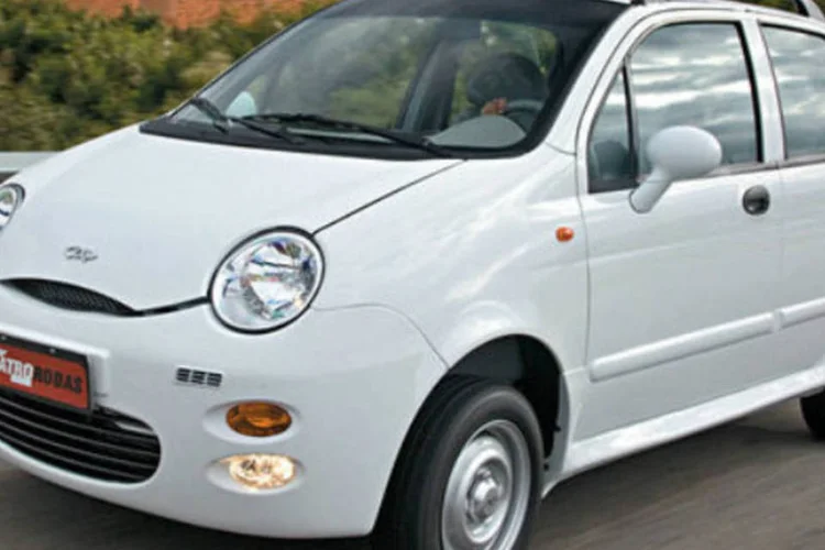 O Chery QQ: entre os itens de série, o QQ oferece ar-condicionado, direção hidráulica, airbag duplo e freios com sistema anti-travamento (ABS) (Reprodução/Quatro Rodas)
