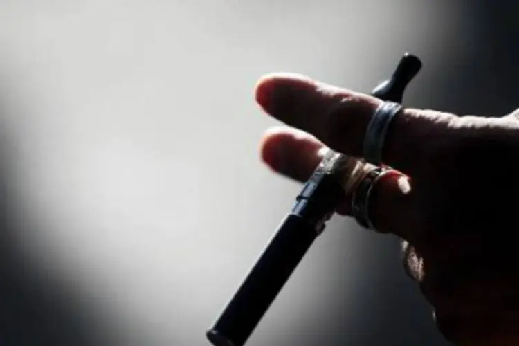 O cigarro eletrônico: "Muitas das maiores companhias de cigarros eletrônicos já foram absorvidas", diz diretora executiva do grupo de pressão antitabaco ASH (AFP)