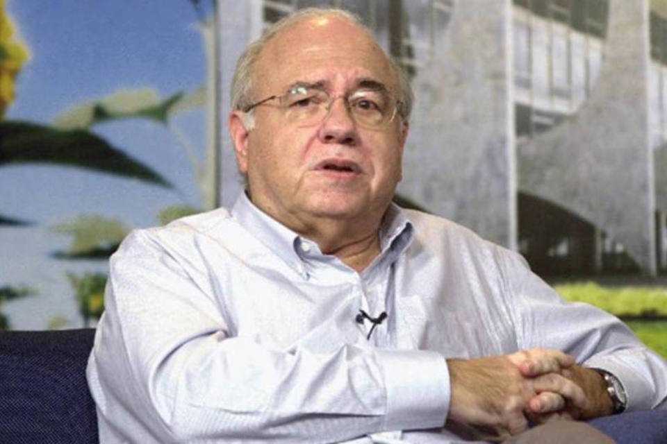 Escritor Luis Fernando Veríssimo recebe alta