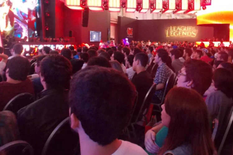 


	 Final de League of Legends: 12.000 pessoas no est&aacute;dio do Palmeiras, em S&atilde;o Paulo
 (Mariana Fonseca/EXAME.com)