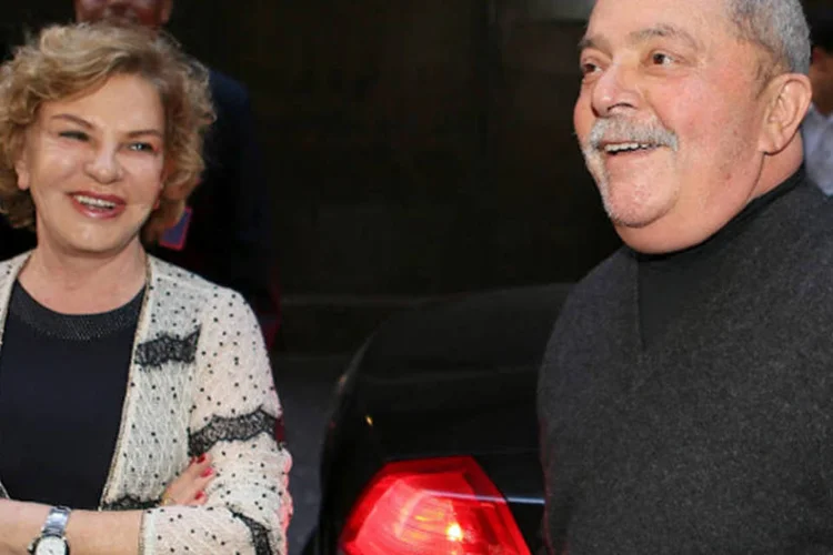 
	Marisa Let&iacute;cia e Luiz In&aacute;cio Lula da Silva em 2012: ex-presidente n&atilde;o voltou ao tr&iacute;plex no Guaruj&aacute;
 (Ricardo Stuckert/Instituto Lula)