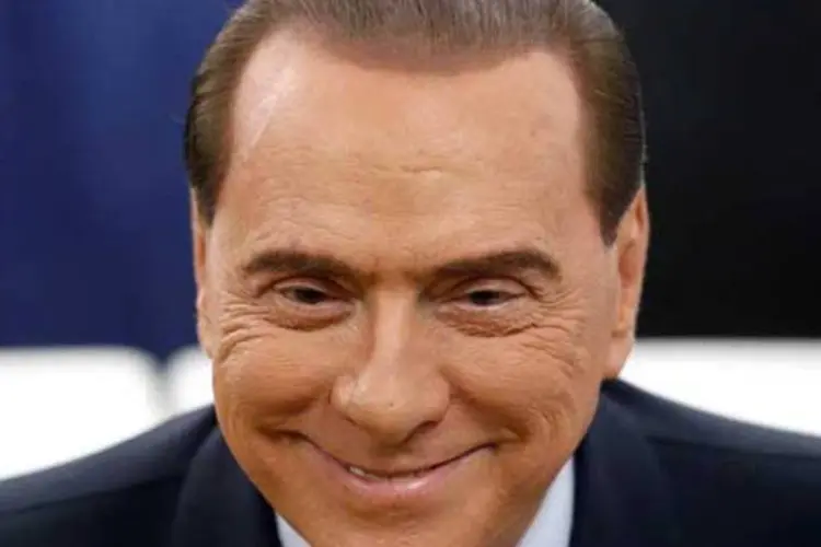 
	Silvio Berlusconi: o ex-premi&ecirc; pediu a seus ministros que apresentassem sua ren&uacute;ncia, quebrando a coaliz&atilde;o de governo na It&aacute;lia
 (REUTERS/Stefano Rellandini)