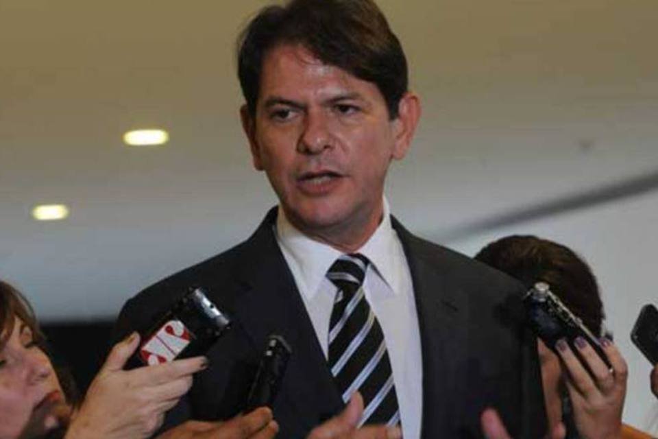 Cid Gomes diz que Campos "puxou seu tapete"