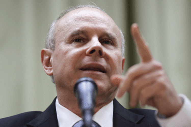 
	O ministro da Fazenda Guido Mantega: medida &nbsp;anunciada implica em ren&uacute;ncia fiscal de R$ 1,27 bilh&otilde;es em 2013 para os cofres p&uacute;blicos
 (REUTERS/Ueslei Marcelino)