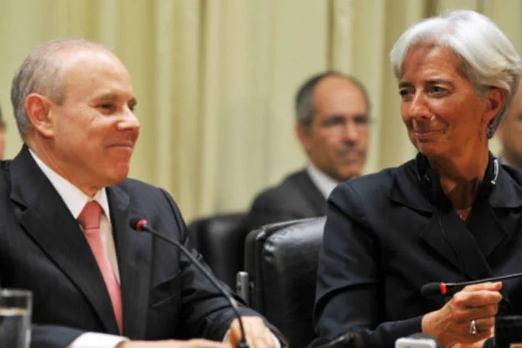 O ministro da Fazenda, Guido Mantega, e a ministra francesa da Economia, Christine Lagarde, falam à imprensa após almoço, no Ministério da Fazenda (Agencia Brasil / Antonio Cruz)