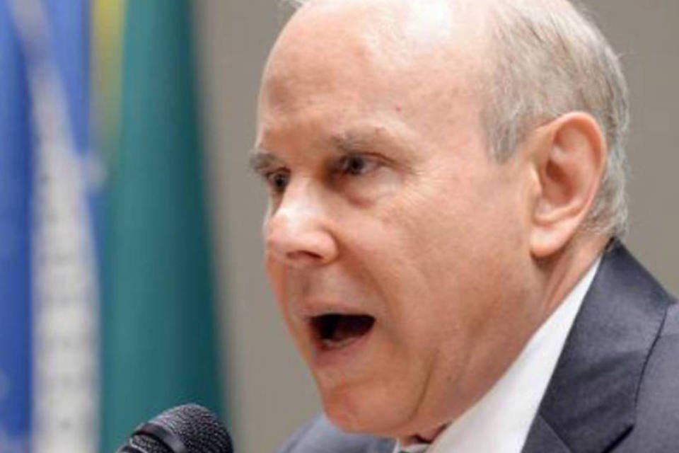 Mantega critica relatório que diz que economia é frágil
