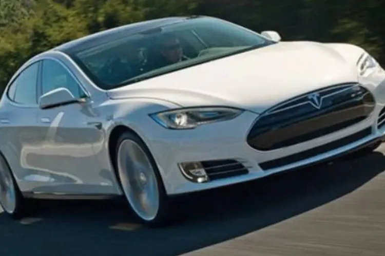 
	Model S, da Tesla: no m&ecirc;s de abril, a fabricante come&ccedil;ou a entregar modelo a consumidores chineses
 (Divulgação)