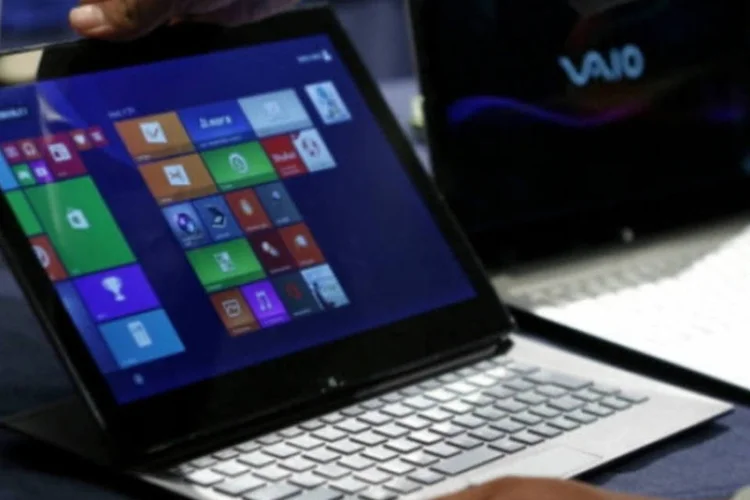
	O notebook Sony Vaio: a empresa tamb&eacute;m anunciou a aloca&ccedil;&atilde;o de aproximadamente mais 20 bilh&otilde;es de ienes para reestruturar as despesas no ano fiscal de 2013
 (Getty Images)