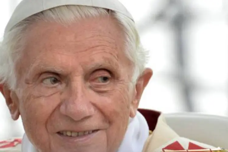 O papa Bento XVI: O IOR tem um patrimônio estimado em 6 bilhões de euros distribuídos em 33 mil contas correntes (©AFP / Giuseppe Cacace)